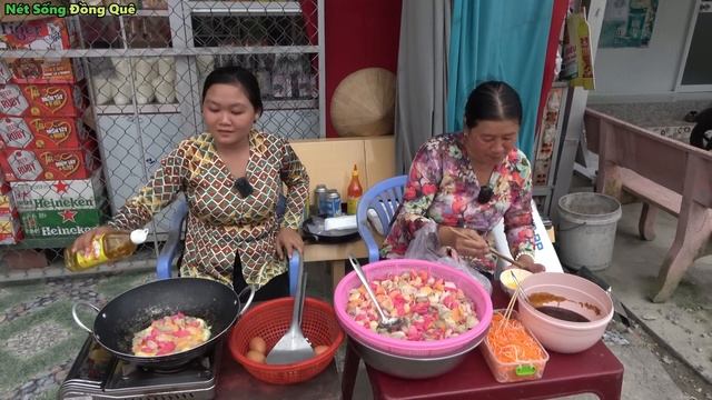 TRỨNG CHIÊN CON SÒ NGỦ SẮC | Quán Ăn Vặt Của Hai Thím Cháu Vừa Mở Ra Là Có Khách Liền | #đồngquê смотреть онлайн