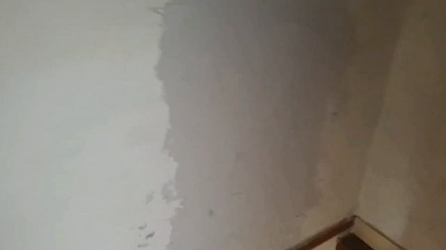 AFGEHAKTE MUUR STUCADOREN MET KNAUF MP75 OF GEELBAND