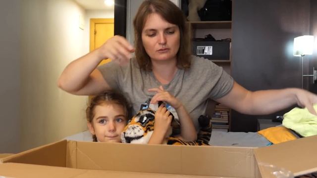 VLOG Распаковываем посылки из Украины. Ты жив смотреть онлайн
