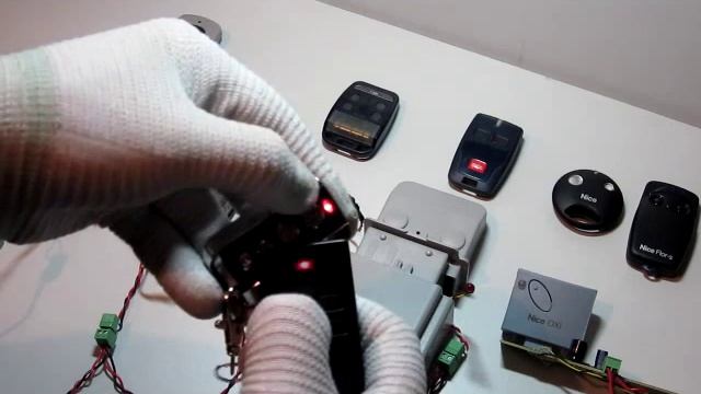 Функции универсального пульта URC-4. www.pult-brelok.ru смотреть онлайн