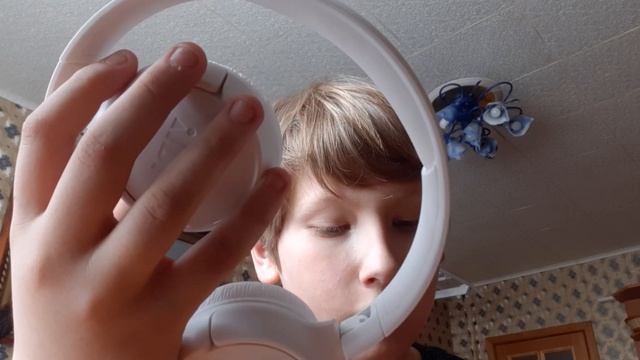 Bluetooth наушники от JBL:) смотреть онлайн