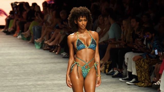 Briana Smith Slow Motion 4K || Lila Nikole // Art Hearts Fashion смотреть онлайн