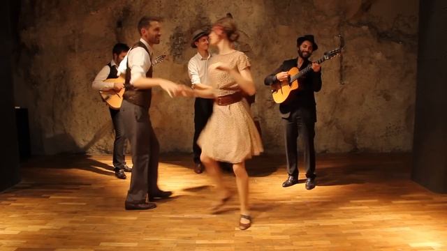 Peter and Alexia with Sunny Side - All of Me смотреть онлайн
