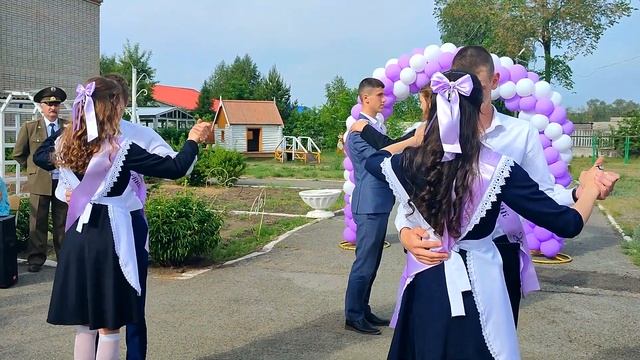 Вальс выпускников 2023 смотреть онлайн