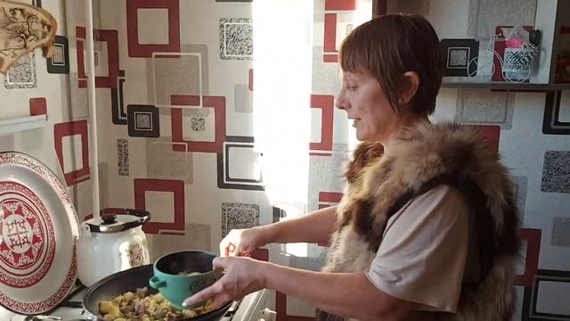 Купили дом год назад. Приезжал замерщик. Сняли сетки с окон. смотреть онлайн