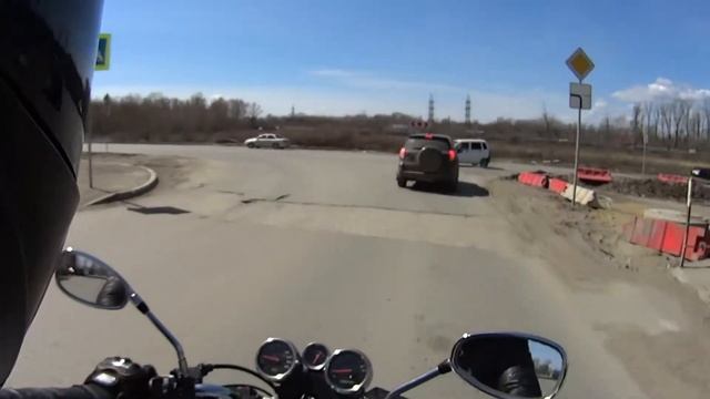 ПОКАТУШКА НА СУЗУКИ GSF750 ЧУТЬ НЕ ВЛЕТЕЛ!!! смотреть онлайн