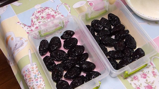 Фаршированный чернослив грецкими орехами под сметанным соусом и сгущенкой! смотреть онлайн