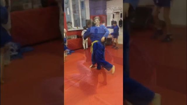 Дзюдо/самбо не для девушек? Лучше на танцы? Не будут женственной? #краснодар #judo смотреть онлайн