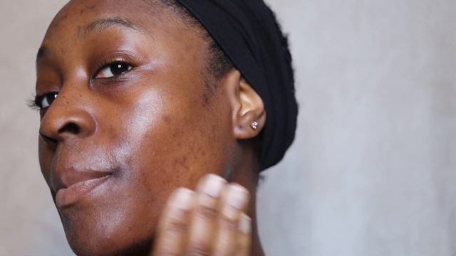 GARNIER AMBRE SOLAIRE ANTI-AGE SUPER UV SUNSCREEN | BEST SUNSCREEN FOR DARK SKIN?! | Byalicexo