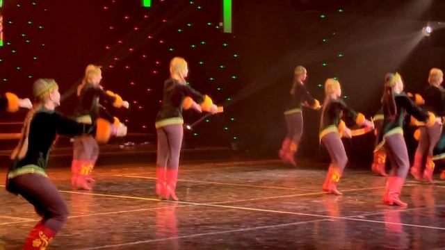 Средний состав ансамбля народного танца "Кружева" - Башкирский танец "Уксы Катын Кыз" смотреть онлайн