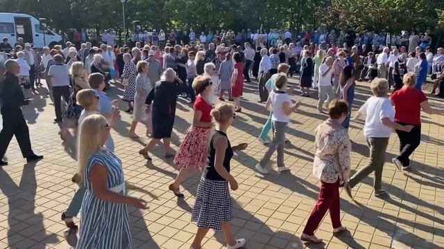 Танцы в парке в Солигорске. Май 2023 смотреть онлайн