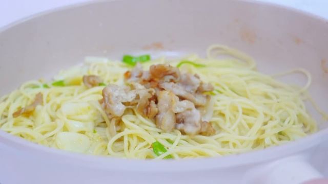 VLOG 더현대서울 크리스마스 빌리지 ? | 카디널레드 팝업 | 하우아백 언박싱 | 대패삼겹파스타 | 다락방 티타임