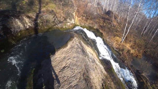 Осенний Талицкий пруд и водопад смотреть онлайн