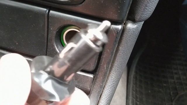 Цифровой автомобильный вольтметр с Aliexpress. Стоит ли покупать Китайский автомобильный вольтметр?