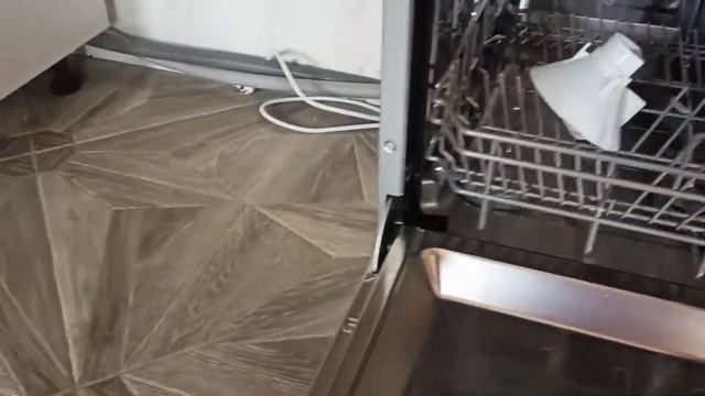 Распаковка — Посудомоечная машина Samsung DW60M5050BB/WT смотреть онлайн