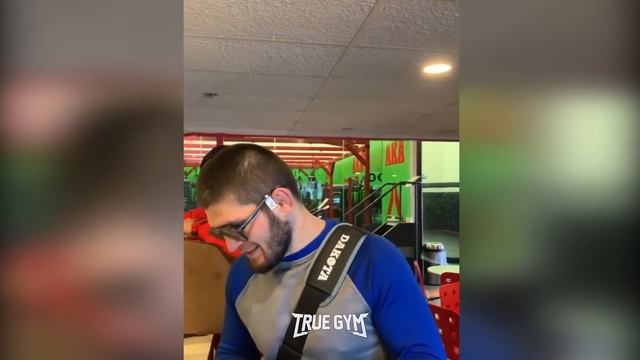 Хабиб в ударке новичок / Тренер Хабиба про подготовку к бою против Фергюсона / Моменты с тренировок смотреть онлайн