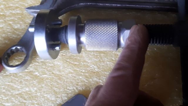 Джили Атлас 2,4-150лс. Замена задних колодок с электронным ручником.