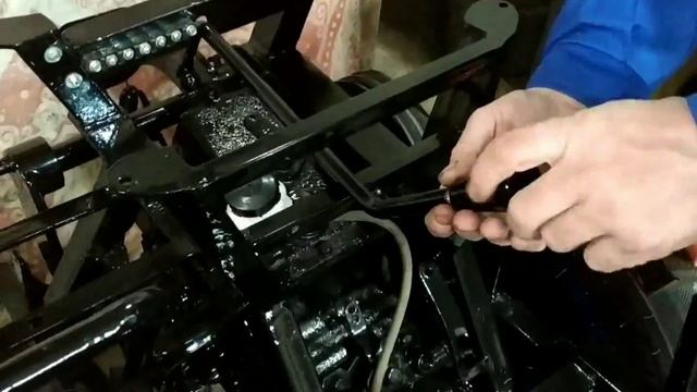 Самодельный минитрактор.СБОРКА міні трактора часть 1 смотреть онлайн