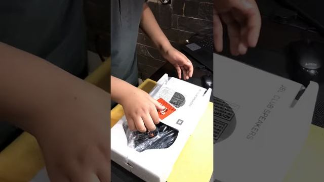 UnBoxing JBL CLUB 6520 смотреть онлайн
