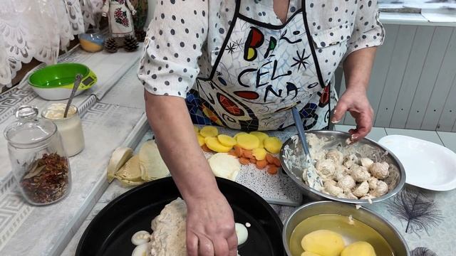 Соковита куряча грудка з овочами в духовці. смотреть онлайн
