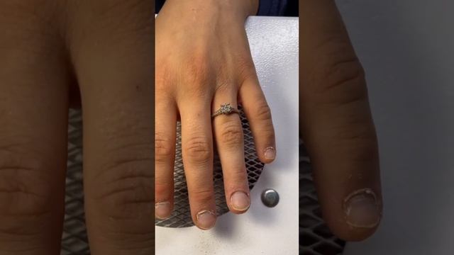 Урок маникюра очень ПРИЛИПШЕЙ кутикулы?