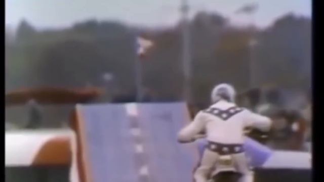 Evel Knievel Kings Island 1975 - Farthest Successful Jump at 133 feet смотреть онлайн