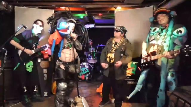 Paul Revere w/ Lazy D (Live On The Super Satan Show) Fender Staxx of Green Jellÿ & the Supervillain смотреть онлайн