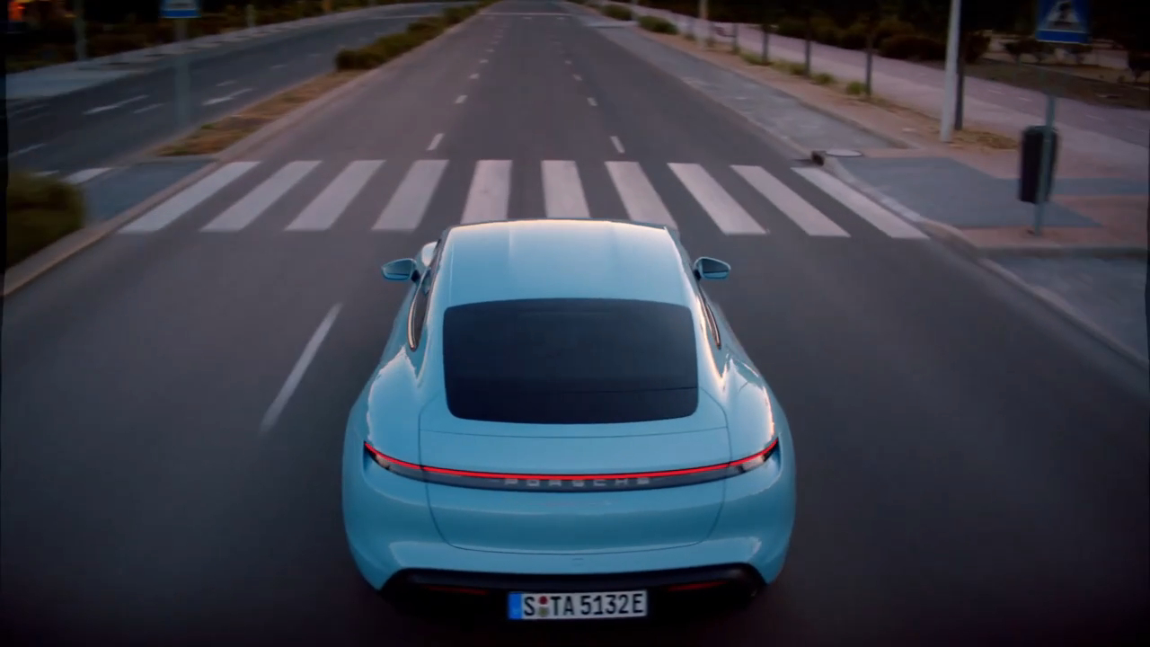 Porsche представила бюджетный Taycan 4S смотреть онлайн