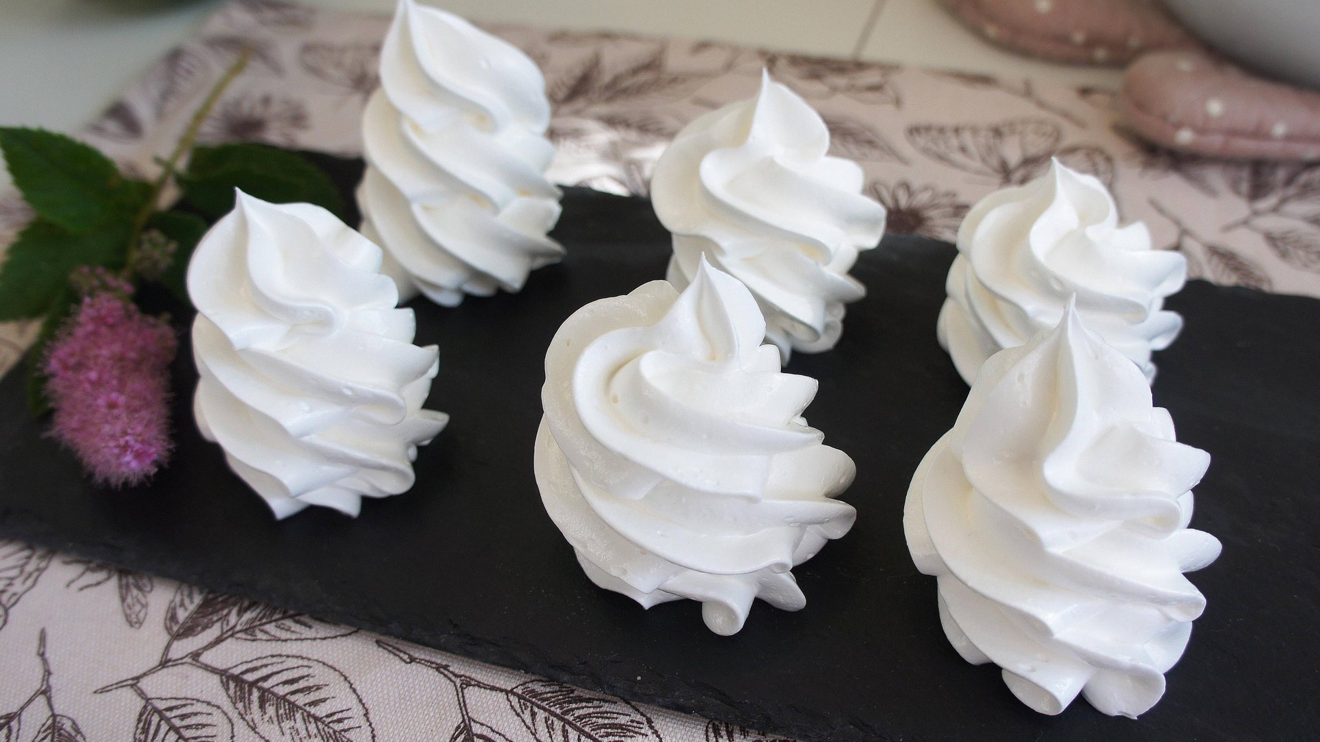 ОЧЕНЬ СТАБИЛЬНЫЙ И ГУСТОЙ БЕЛКОВО-ЗАВАРНОЙ КРЕМ рецепт | ПРОСТОЙ РЕЦЕПТ БЕЛКОВО-ЗАВАРНОГО КРЕМА смотреть онлайн