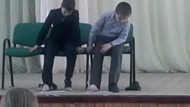 Прикол на 1ареля как курица лапой смотреть онлайн
