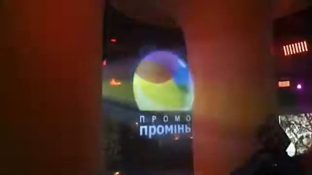 Голограмма на экране обратной проекции (Hologram On A Rare Projection Screen)