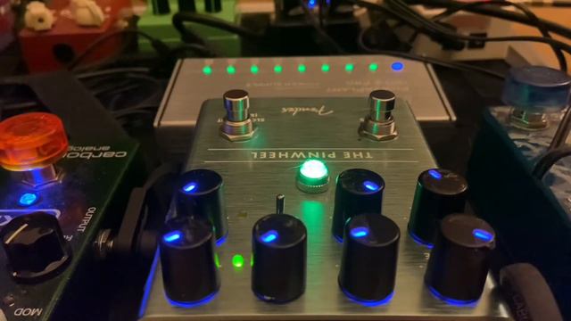 Quick Video with the Fender Pinwheel pedal (Rotaty Speaker). смотреть онлайн