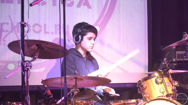 Никос Виниерис - Eminem feat. Rihanna-Love The Way You Lie DRUM COVER 🔥🔥🔥 смотреть онлайн