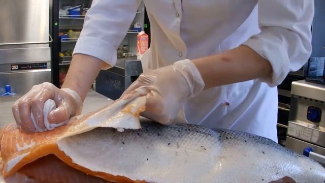 Разделать Рыбу/ Семгу/ Форель/ на Филе Без Кожи и Костей. смотреть онлайн