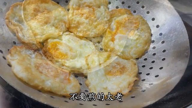 荷包蛋這做法太牛了，行政總廚教你技巧，咸鮮香辣，上桌都搶著吃【留意美食】#荷包蛋 #蛋 #雞蛋