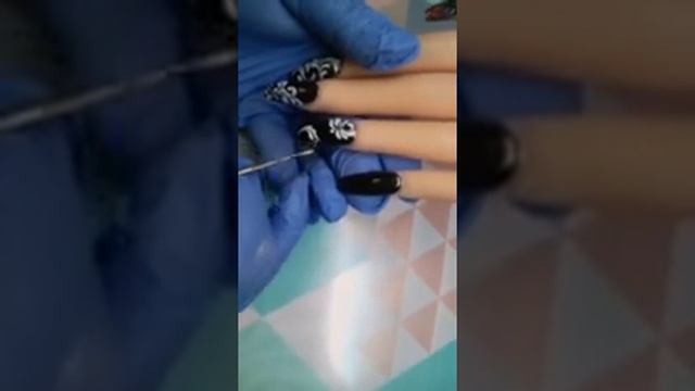 *16*Яркий дизайн с неоновыми пигментами . Вензеля. смотреть онлайн