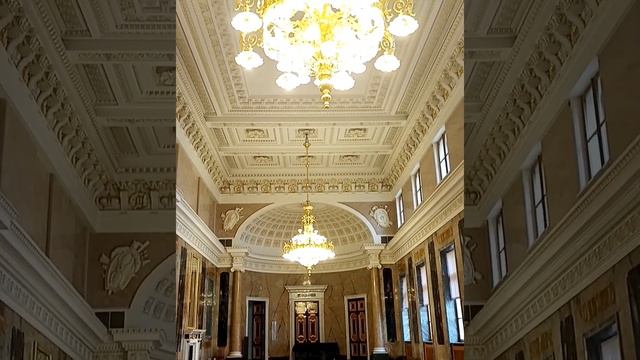 Мраморная галерея (Георгиевский зал) – один из самых больших парадных залов Михайловского замка.??? смотреть онлайн