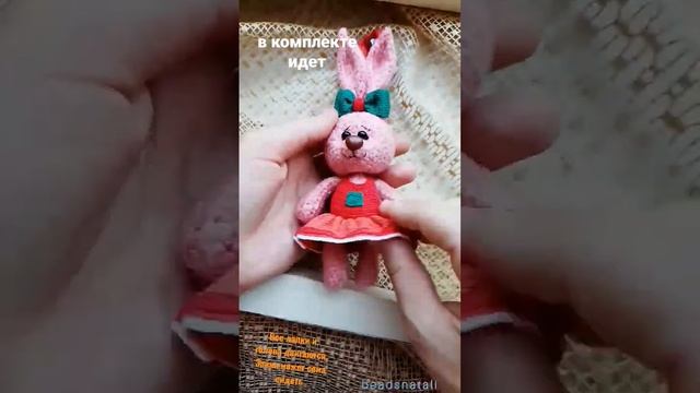 Милая розовая зайка легко помещается в ладошку #зайка #игрушки #игрушка #заяц #ручнаяработа #крючко смотреть онлайн