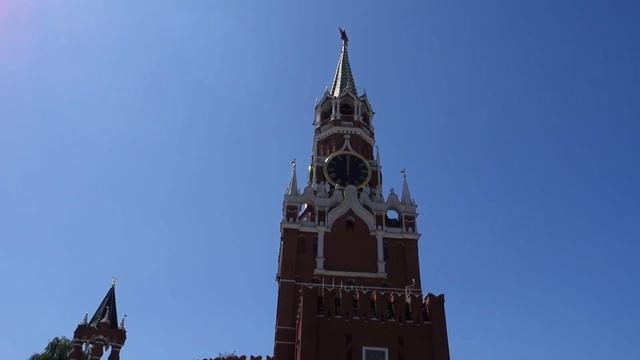 Спасская башня Московского Кремля исполняет гимн Российской федерации смотреть онлайн