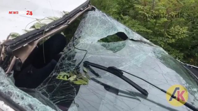 В районе Шаморы Териос свалился в кювет. При этом миниджип пару раз перевернулся смотреть онлайн