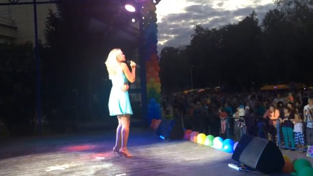 Виктория Ланевская Обнимай - День города Луховицы 2015 смотреть онлайн