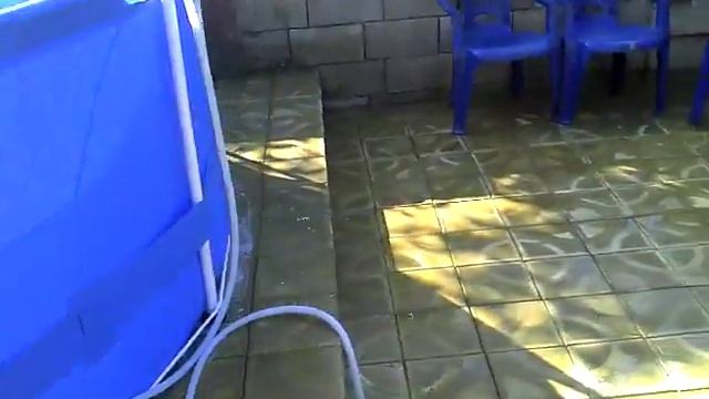 Бассейн во дворе дома смотреть онлайн