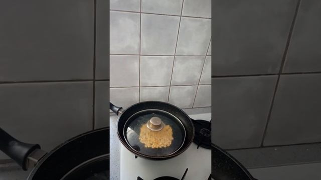 Как приготовить попкорн на сковороде смотреть онлайн