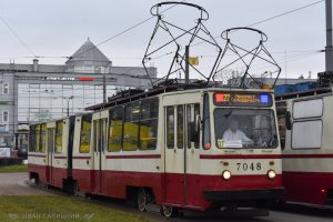 Трамвай на маршруте Приморский проспект-улица Жени Егоровой