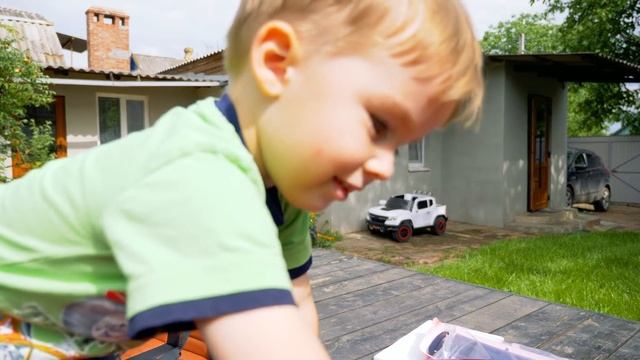 Arthur unboxing and assembling Gift Toy for Melissa смотреть онлайн