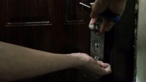 Меняем ручку на входной двери.