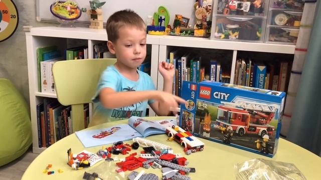 LEGO CITY Лего Сити Пожарный автомобиль с лестницей Fire Truck набор 60107 Обзор. смотреть онлайн