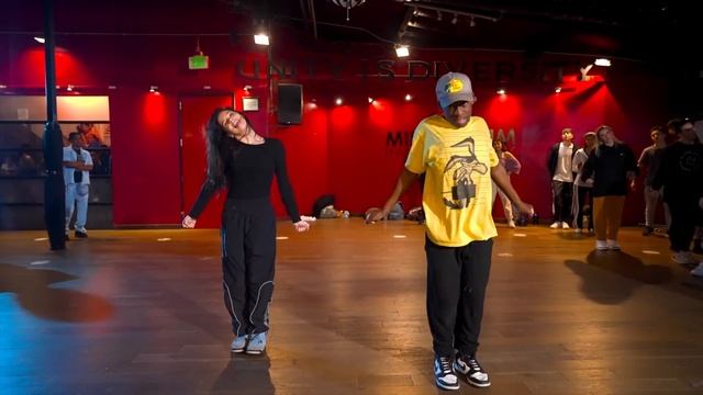 Bad Bunny - Efecto Dance | Matt Steffanina Choreography смотреть онлайн