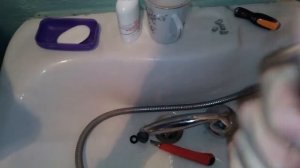 А если пораскинуть мозгами...Замена гайки на душевой лейке.