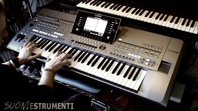 Yamaha Tyros 5 - Piano Voice & Style Free Play смотреть онлайн